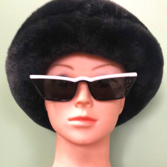 Prada SPR19U Sunglasses - Picture 5 of 10